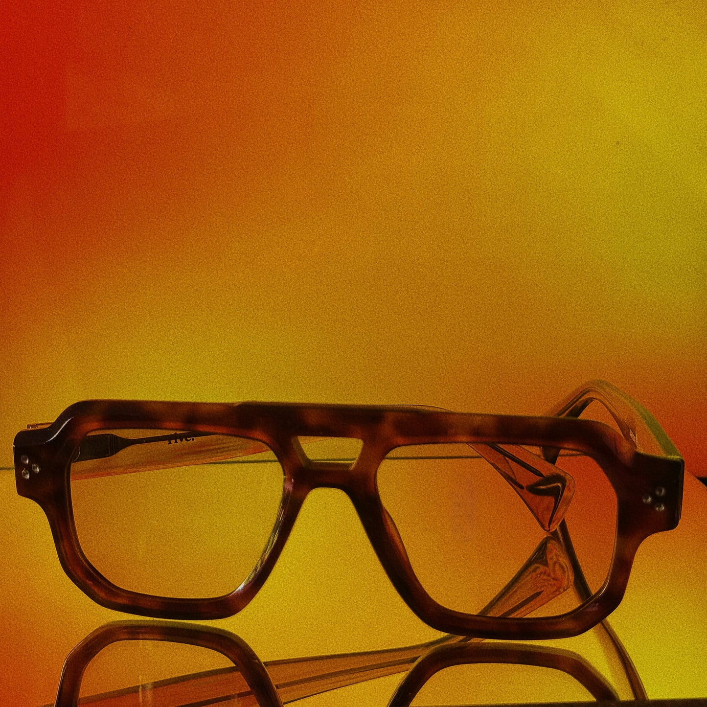 EP01.03 – Un regard à travers la fumée, pas un mot.