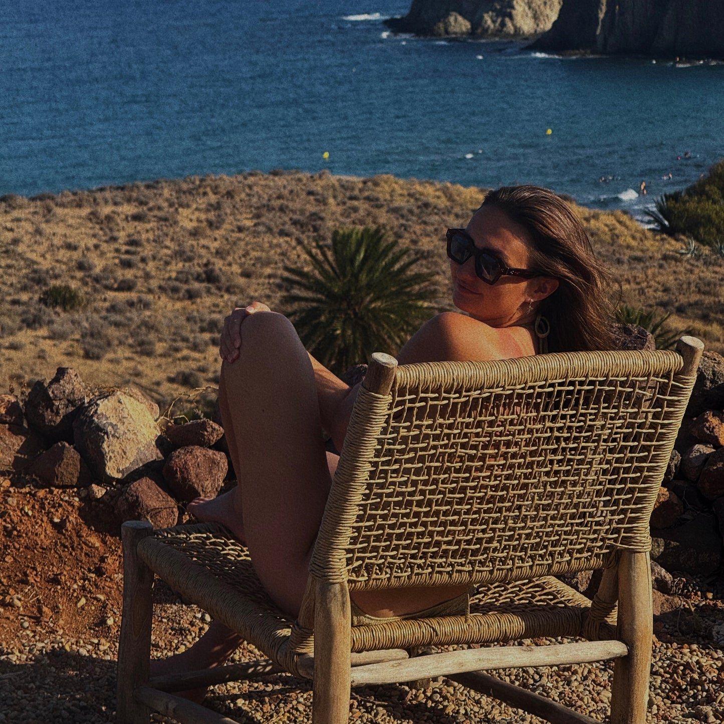 EP01.02 – Le jour vacille, bleu profond.